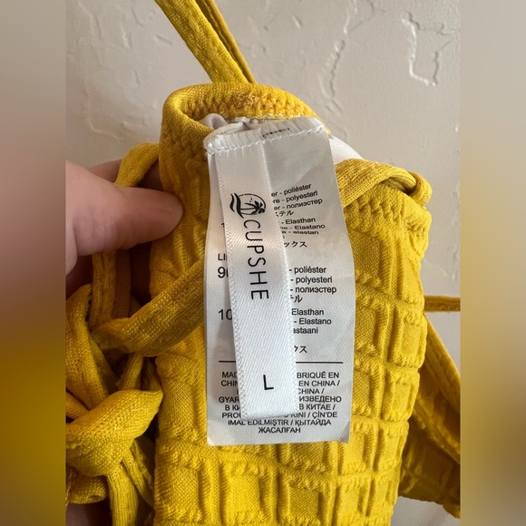 CUPSHE Textured One Piece, Ruffles and Lace-Up Back, Size Large - Picture 2 of 7